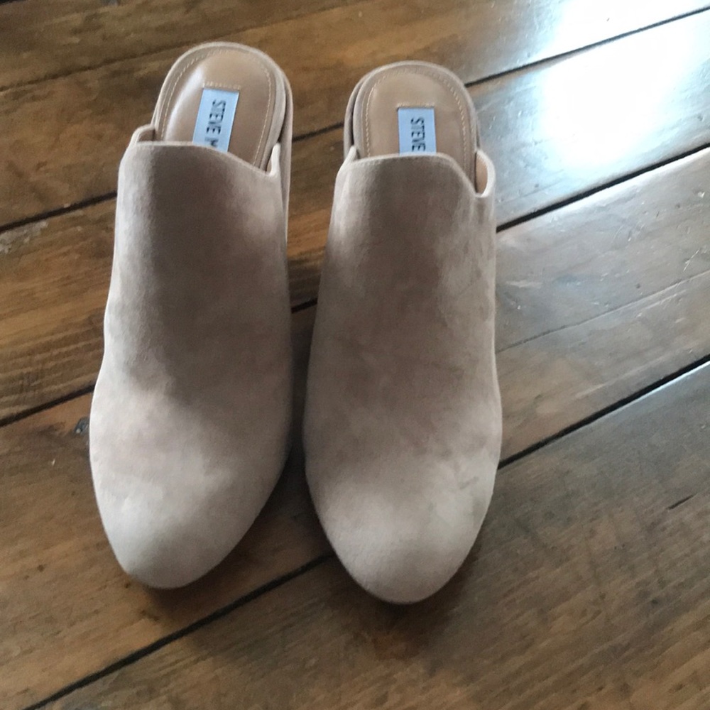 Brand New Steve Madden Sinclair Suede Mule Size 8